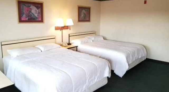 Четырёхместный номер Standard TravelStar Inn & Suites