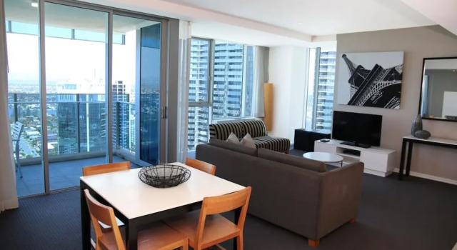 Апартаменты Pelicanstay Surfer Paradise Condo Hotel