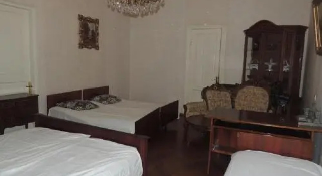 Feride, Book Hotel Makhinjauri 