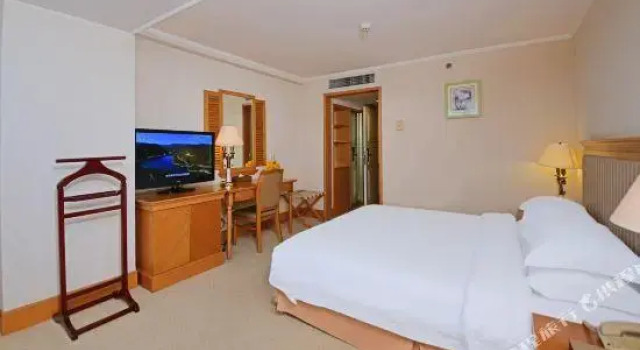 Люкс Golden Sea View Hotel Haikou