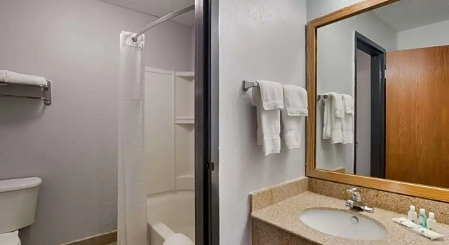 Четырёхместный номер Standard Alice-Days Inn  Golfing Area