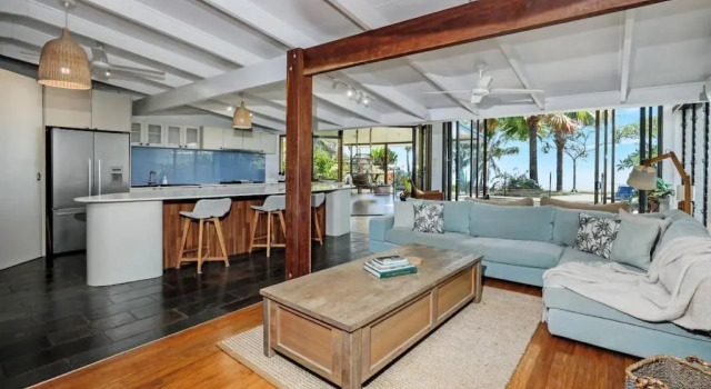 Absolute Beachfront House with Private Pool