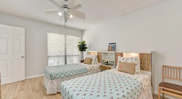 Luxury Waterfront Views/Pool/1400sf/2 min to Beach