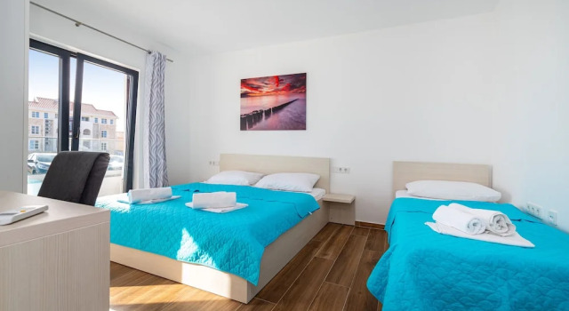 Deluxe Villa Laura 1a, Забронировать Вилла Коттеджи Новалья, Коттедж