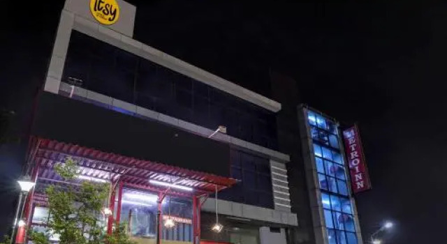 Treebo Trip Metro Inn, Забронировать Отель Отели Гомти Нагара с парковкой, Парковка