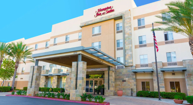 Четырёхместный люкс Hampton Inn & Suites Riverside/Corona East