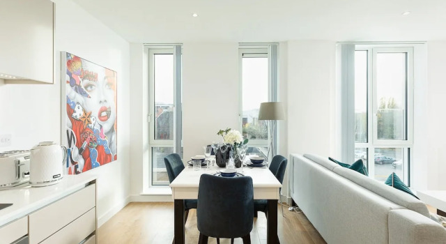 Price & Weeks - Winchester Suite (with Parking)