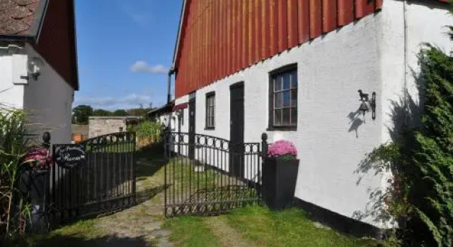 Rusthållaregården i Edenryd, Book Hotel  