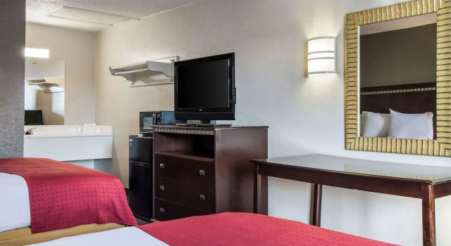 Rodeway Inn, Book Hotel North Canton Ohio