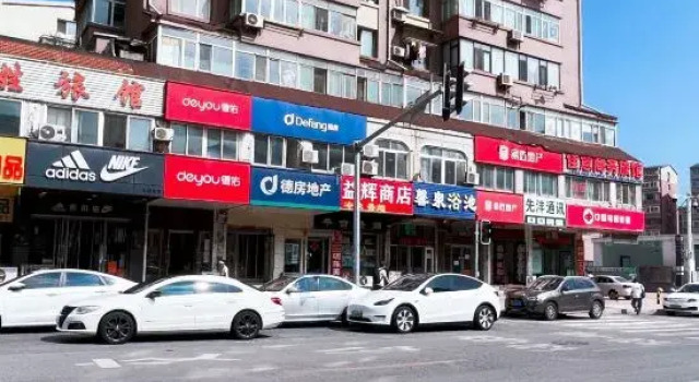 Dalian Common People Hotel, Book Hotel Hotels in Liaoning with Parking, Parking