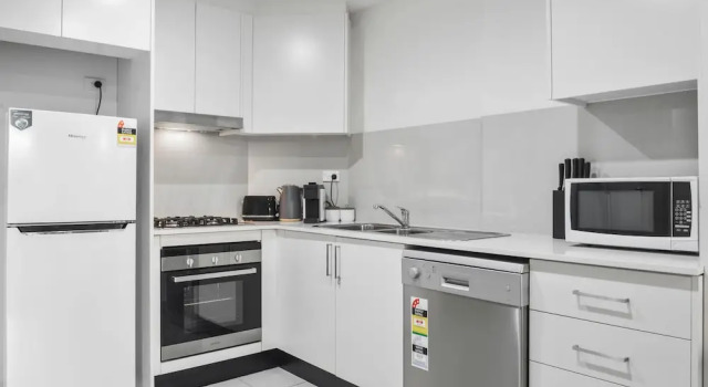 Modern Luxury Apartment Walking Distance to Train Station