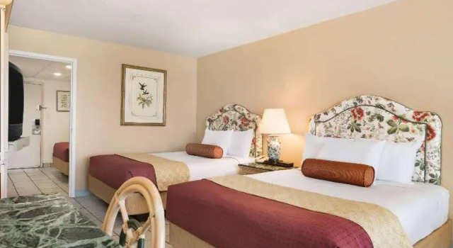 Номер Standard Days Inn by Wyndham Panama City Beach Beachfront Resort