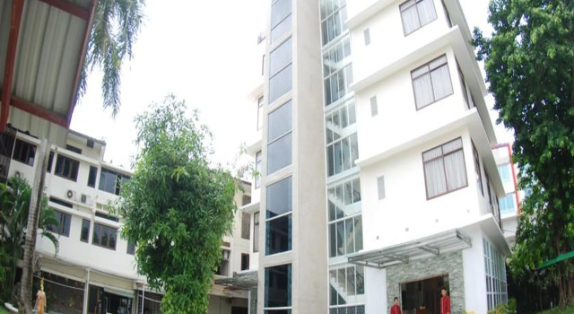 Holiday Hotel