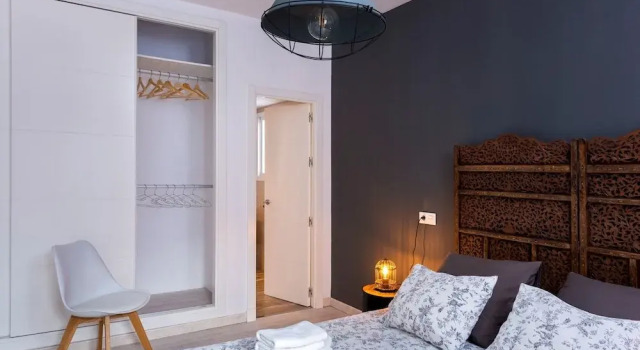 Апартаменты Modern Apartment in Great Location. Albareda II