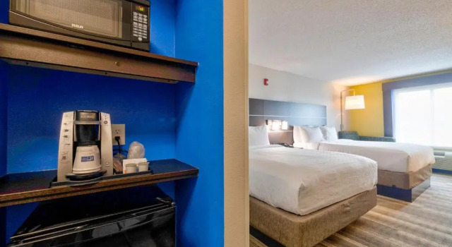 Run of House Holiday Inn Express Hotel & Suites Kansas City - Grandview by IHG