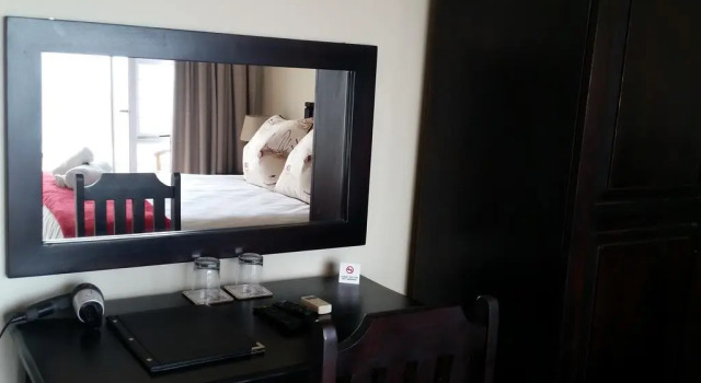 The Tides Inn Bed and Breakfast, Забронировать Отель «постель и завтрак» Блафф Дурбан, рядом с Торговый центр Bluff Hillside Mall