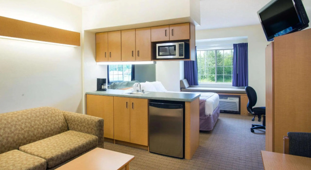 Люкс Microtel Inn & Suites by Wyndham Plattsburgh