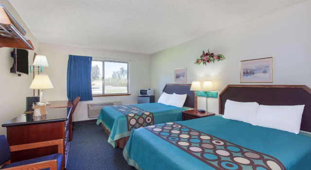 Четырёхместный номер Standard Super 8 by Wyndham Selma/Fresno Area