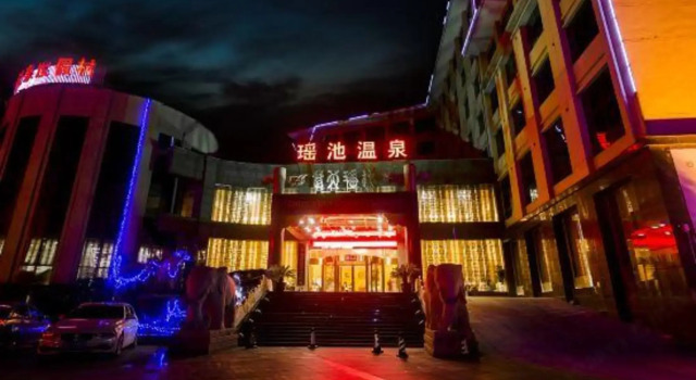 Xianning Chutian Yaochi Hot Spring Resort, Varaa Lomakeskus Xianning Hubei