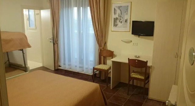 Четырёхместный номер Standard с балконом Hotel Beaurivage
