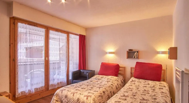 Studio Valeric 2 people, Prenota Hotel Hotel a Alvernia con parcheggio, Parcheggio