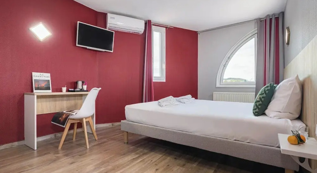 Четырёхместный семейный номер Standard Logis Hôtel Restaurant LAbri
