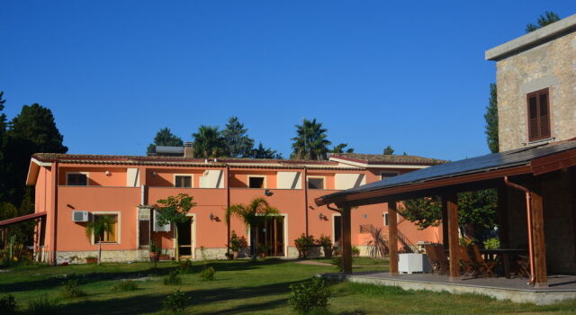 Agriturismo Torre Del Golfo, Book Landbrugsophold Gårdophold i Cropani, Landbrugsophold