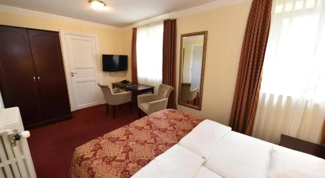 Hotel Amerika, Забронировать Отель Отели Хобро 4 звезды, 4*