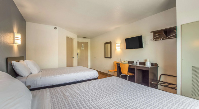 Четырёхместный номер Standard Americas Best Value Inn-Knoxville East