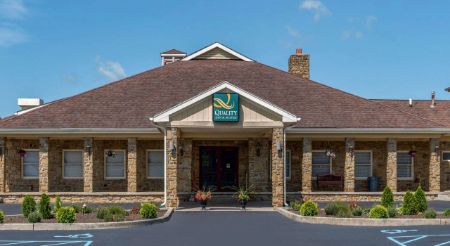 Quality Inn & Suites Bedford, Rezerwuj Hotel Bedford Indiana