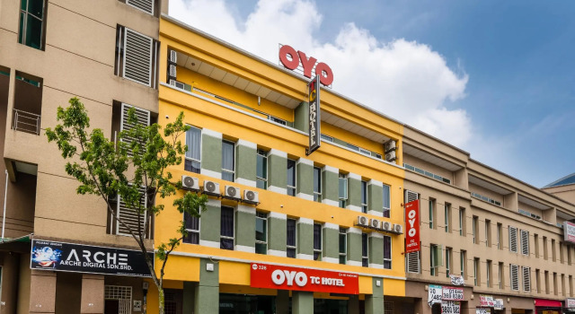 Super OYO 326 Tc Hotel