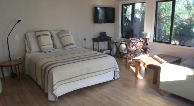Люкс Deluxe Terry and Cindys Bed and Breakfast