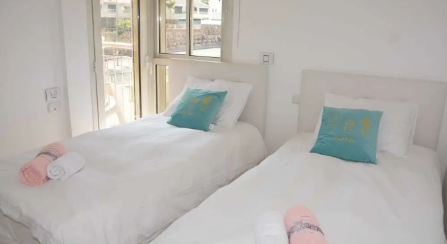 Апартаменты с 3 комнатами с балконом Renovated White 3BD next to Beach - Pool