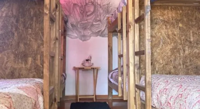 Кровать в общем номере Rafa's House