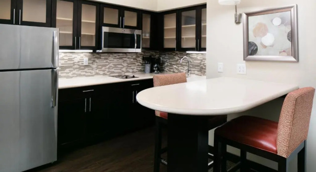 Люкс с 2 комнатами Staybridge Suites Des Moines Downtown by IHG
