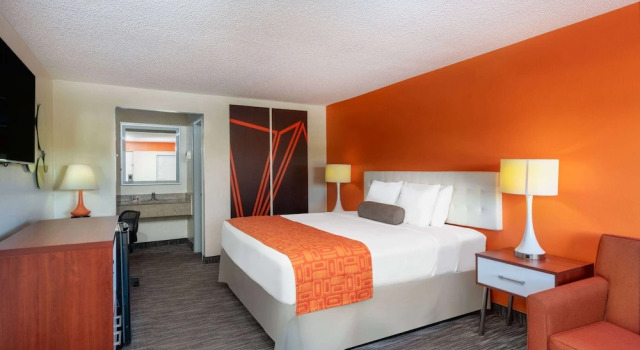 Двухместный номер Standard с балконом Howard Johnson by Wyndham Vero Beach/I-95