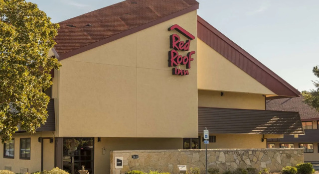 Red Roof Inn Detroit - Royal Oak/Madison Heights, Забронировать Отель Отели Ройал-Оук с парковкой, Парковка
