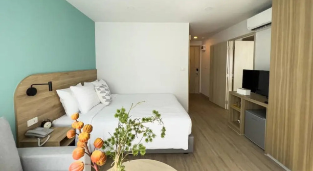 Двухместный номер Superior с балконом и с видом на город Отель Wellness Stay & Hotel Sukhumvit 107