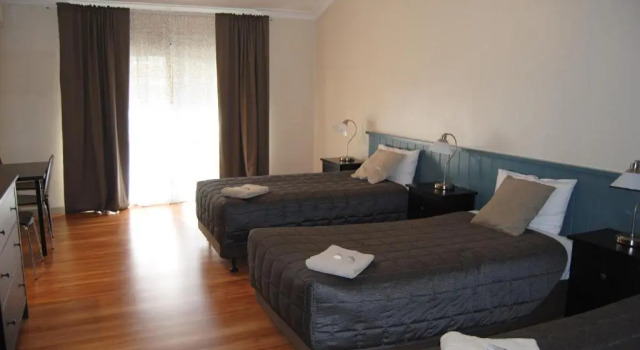 Двухместный семейный номер Standard Airlie House Motor Inn