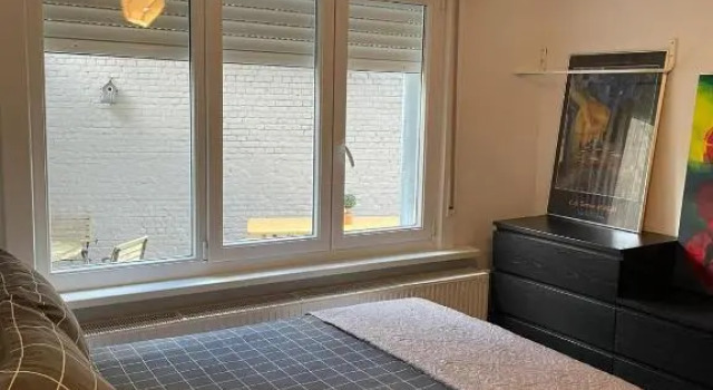 Modern apartment with garden in Antwerp, 10min from City center, Rezerwuj Apartament Hotele w Bruksela z parkingiem, Parking