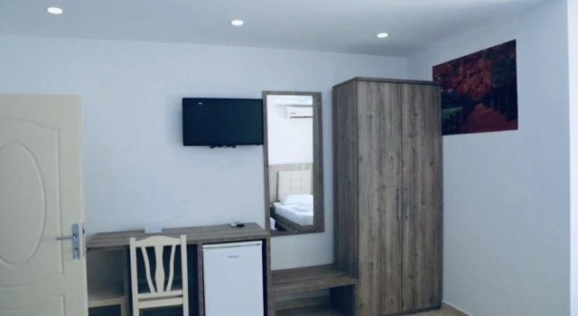 Balkonlu Ekonomi çift kişilik oda Hotel Lakaj