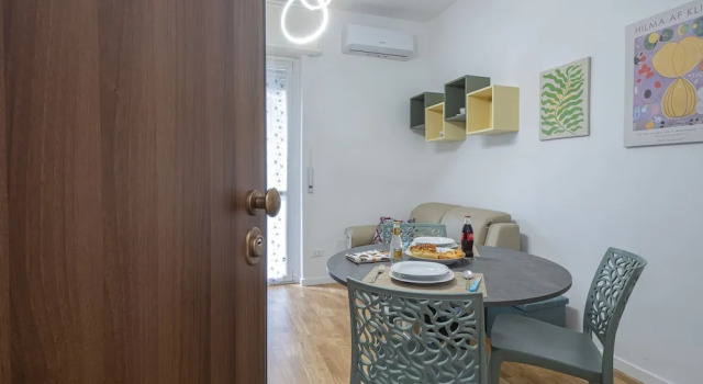 Varanini - Modern 1 bdr Apartment Loreto Area, Book Apartment Milan Lombardy