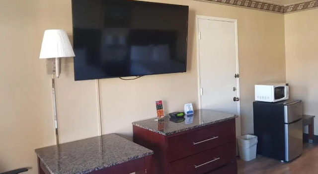 Четырёхместный номер Standard Travelodge by Wyndham Costa Mesa Newport Beach Hacienda