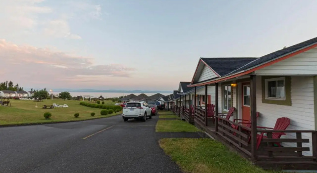 Motel au Fleuve d'Argent, Book Motel Hoteller i Bas-Saint-Laurent med parkering, Parkering