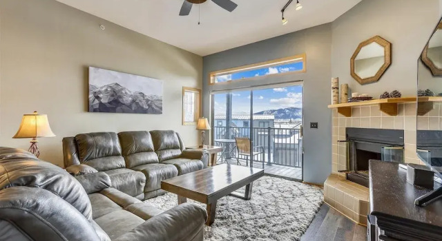Lake Forest 204f 2 Bedroom Condo by Redawning