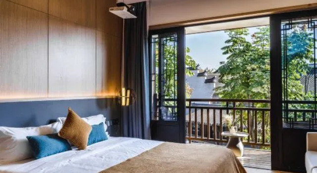 Семейный люкс с видом на реку Jiande Man Coral Hot Spring Resort Hotel