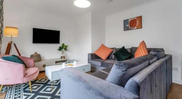 Cheerful Stays - Livingston - 4 Bedroom 3 Bath Home, Varaa Hotelli Livingston West Lothian