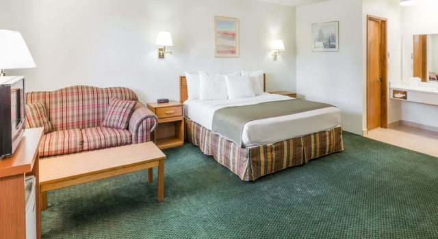 Двухместный номер Deluxe Howard Johnson by Wyndham Roseburg