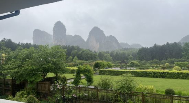 Люкс с балконом Huayu Meishu Hotel