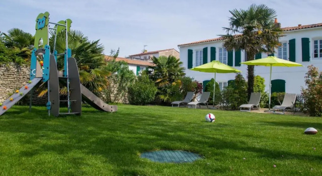 Апартаменты Locations de Vacances Le Clos Rhea